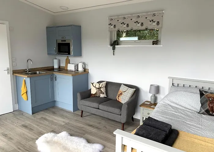 Lora Cabin